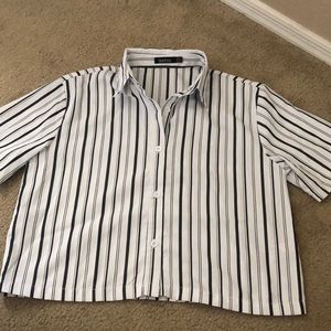 BOOHOO STRIPED BUTTON-UP CROPPED BLOUSE